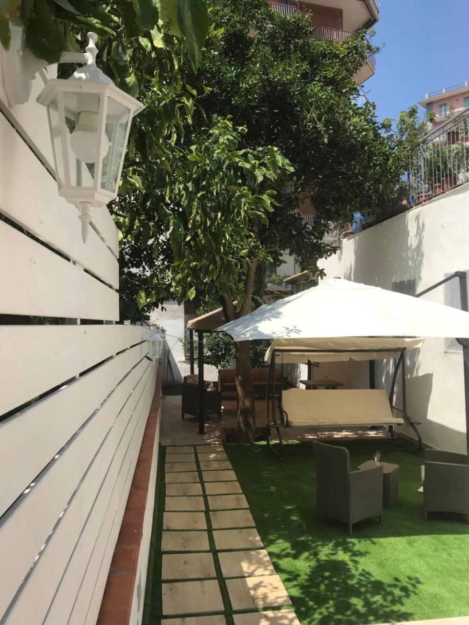 卡斯特拉玛雷帝斯达比亚Virgilio'S Garden住宿加早餐旅馆 外观 照片